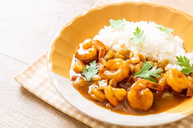 Pirinç Köri soslu karides