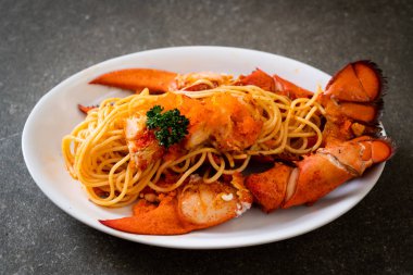 ıstakoz spagetti karides yumurta ile