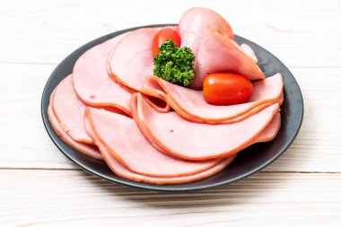 dilimlenmiş jambon füme