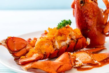 Istakoz kuyruğu biftek sosu ile