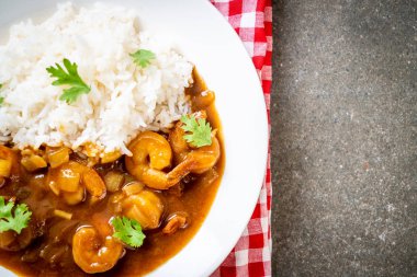 Pirinç Köri soslu karides