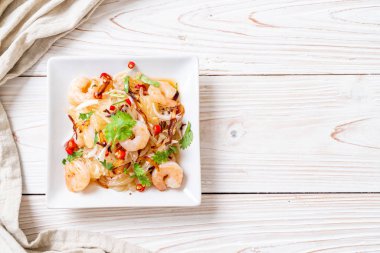 pamelo Baharatlı karides veya karides salatası