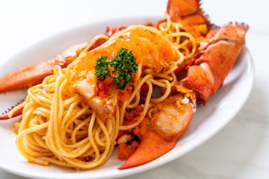 ıstakoz spagetti karides yumurta ile