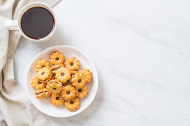 ananas reçeli ile bisküvi