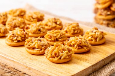 kurutulmuş durian kraker