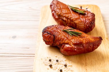 Kızarmış ördek göğsü