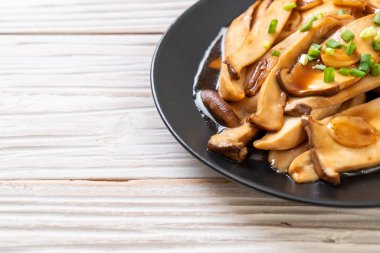 tavada kızartılmış Kral istiridye, istiridye soslu mantar