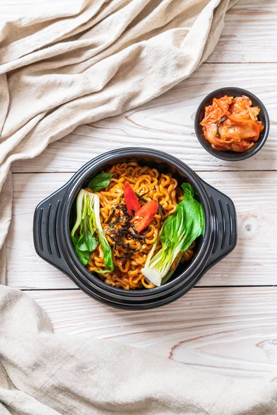 sebze ve kimchi Koreli anlık erişte