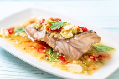 Kireç dressi orfoz balığı fileto Chili Lime Soslu buğulama