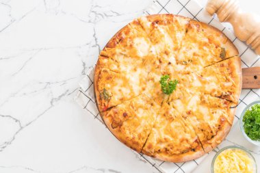 pizza bin ada soslu tavuk ızgara