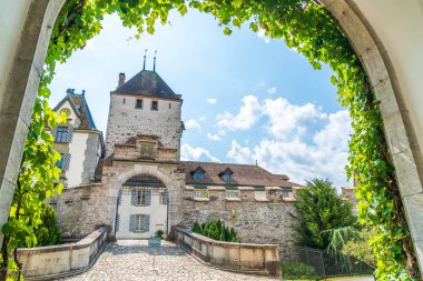 İsviçre 'deki Oberhofen Kalesi