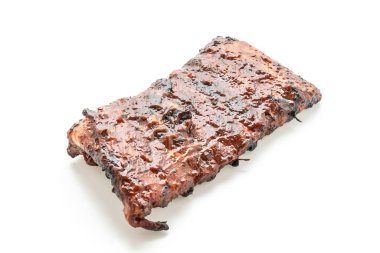 Izgara Barbekü kaburga domuz üzerinde beyaz izole