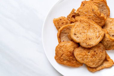 Vietnamca domuz sosisi kızarmış