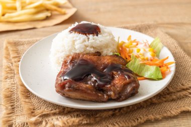 teriyaki sosu ve pirinç ile ızgara tavuk