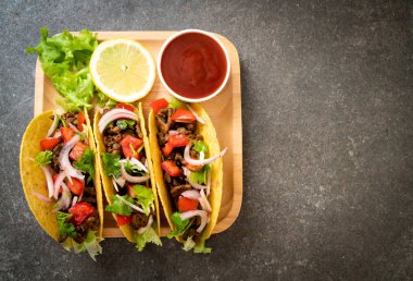 et ve sebze ile tacos 