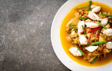 köri tozu ile kızartılmış Yengeç