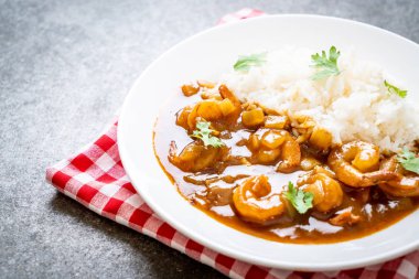 Pirinç Köri soslu karides