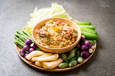 Chili Yapıştır kaynamaya yengeç veya Hindistan cevizi m ile yengeç ve soya sos ile