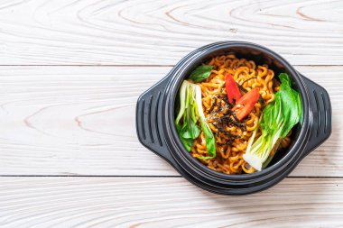 sebze ve kimchi Koreli anlık erişte