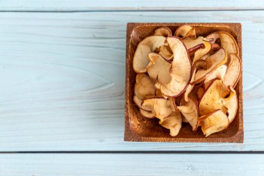 Ev yapımı kurutulmuş organik elma dilimli