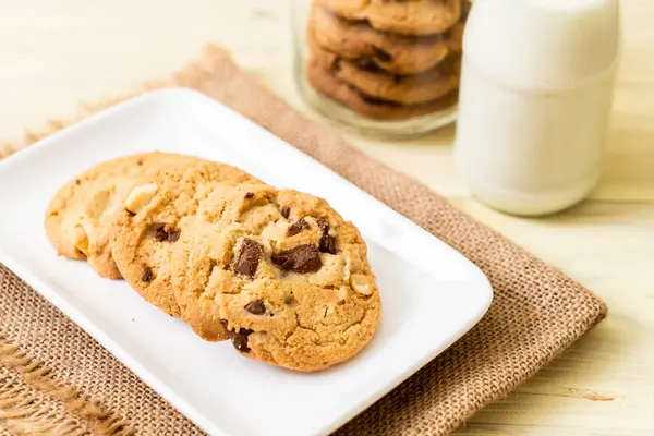 Biscotti con gocce di cioccolato — Foto Stock