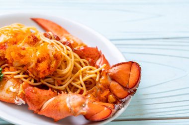 ıstakoz spagetti karides yumurta ile