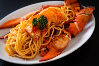 ıstakoz spagetti karides yumurta ile