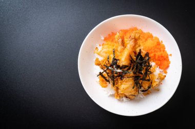 karides tempura pirinç kase karides yumurta ve deniz yosunu ile