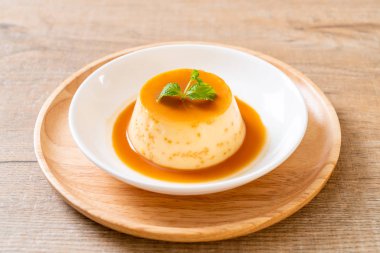 Ev yapımı karamel kremalı puding