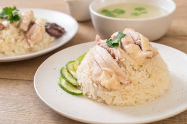 Hainanese tavuklu pilav ya da haşlanmış tavuklu pilav