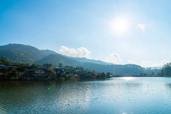 Ban Rak Thai Köyü dağ ve Mae Hong Son göle yakın, — Stok fotoğraf