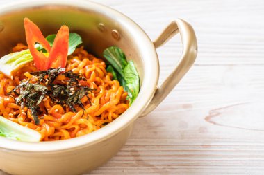 sebze ve kimchi Koreli anlık erişte