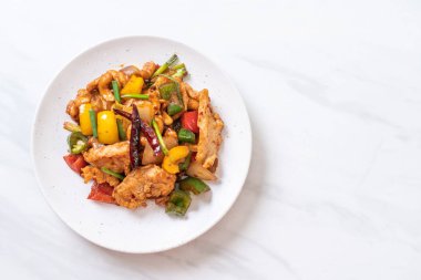 Cevizli kızarmış tavuk. 