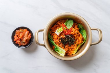 sebze ve kimchi Koreli anlık erişte