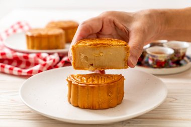 Çin Sonbahar Ortası Festivali için pasta Çince ay