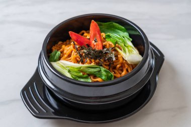 sebze ve kimchi Koreli anlık erişte