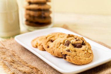 Çikolata parçacıklı kurabiye. 