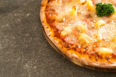 masada Hawai pizza