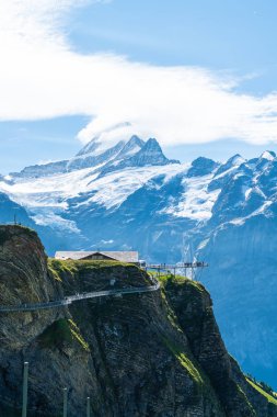 Gökyüzü cliff yürüyüş Grindelwald Swi adlı ilk en yüksek Alpler Dağı'nda