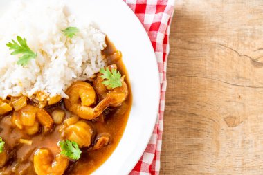 Pirinç Köri soslu karides