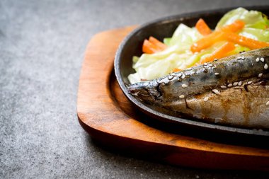 Teriyaki soslu ızgara Saba balık biftek