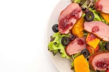 Izgara ördek göğsü sebze salatası ile