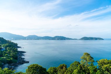 Güzel tropikal deniz ve plaj manzara ile havadan görünümü 