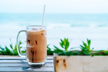 çikolatalı milkshake bardak