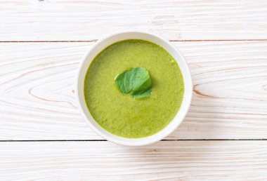 Ispanak çorba kasesi