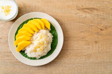 yapışkan pirinç ile mango