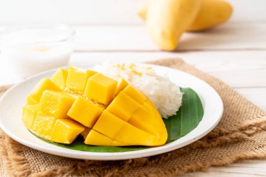 yapışkan pirinç ile mango