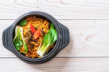 sebze ve kimchi Koreli anlık erişte