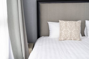 Güzel yastık yatak yatak odası dekorasyon 