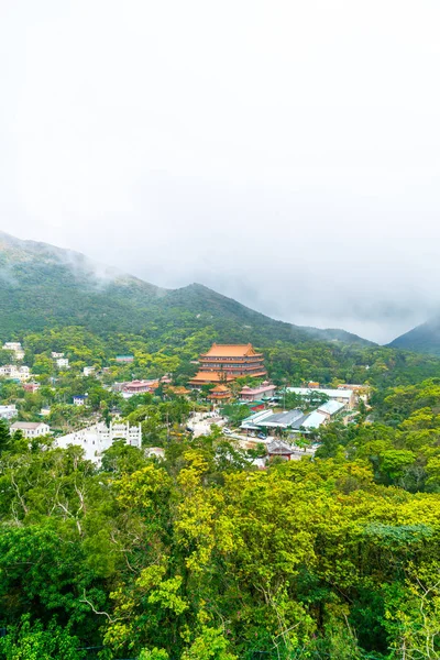 Templo de Po Lin en el pueblo de Ngong Ping en Hong Kong — Foto de Stock